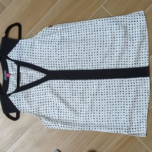 Vince Camuto Sleeveless V Neck Blouse. Small